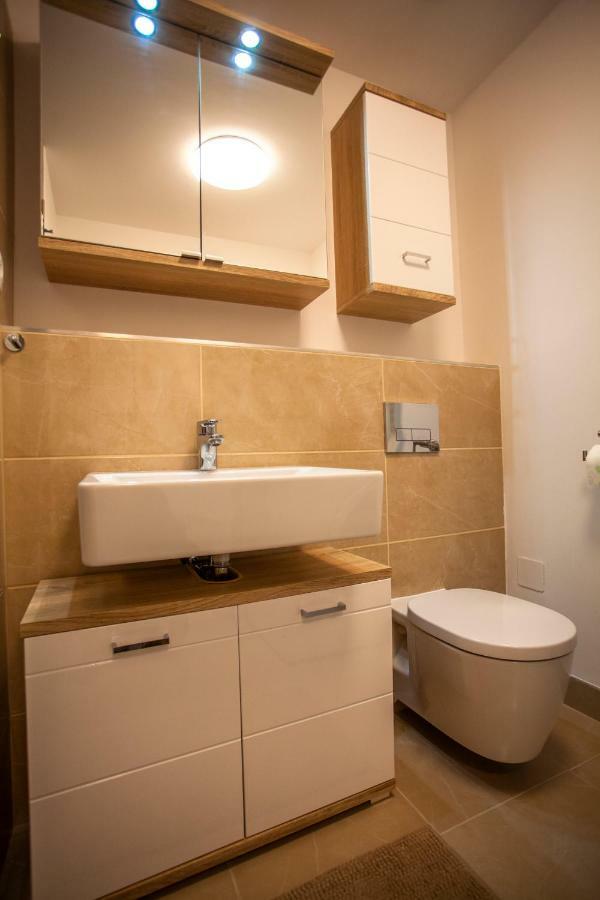 Air-Conditioned City View Apartment 24H Check-In Pressburg Exterior foto